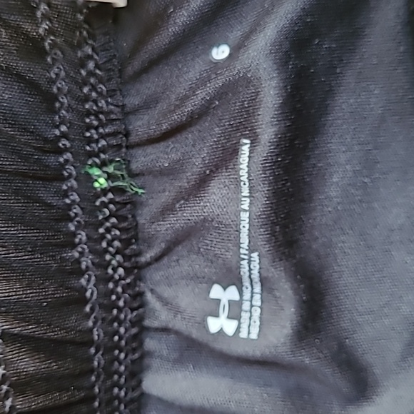 *SOLD* Under Armour kids short sz 6 - Picture 3 of 11